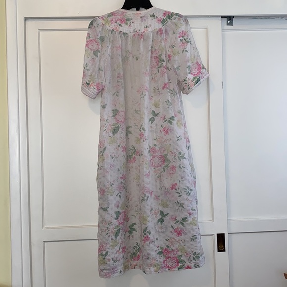 Miss Elaine house coat - Picture 9 of 13